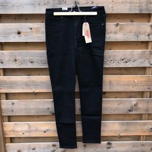 NWT - Women’s Levi’s 721 Skinny High Rise Jeans
